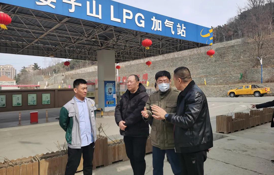市城管局主要負(fù)責(zé)人帶隊(duì)對(duì)園林防火及燃?xì)獍踩a(chǎn)工作開(kāi)展督導(dǎo)檢查