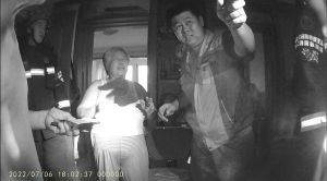 配送途中遇火情 見義勇為顯擔當